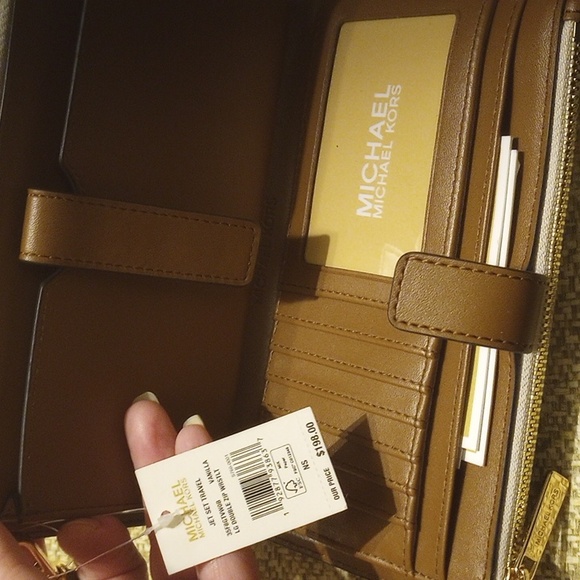 Micheal kors nwt double zip pocket snap wallet retails 198.00 jet set collection - Picture 8 of 13